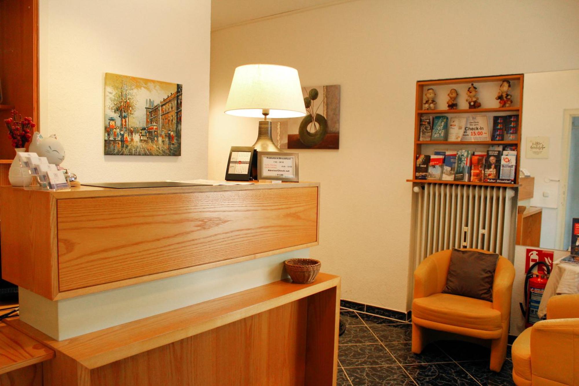 Hotel Moon Dusseldorf Bagian luar foto